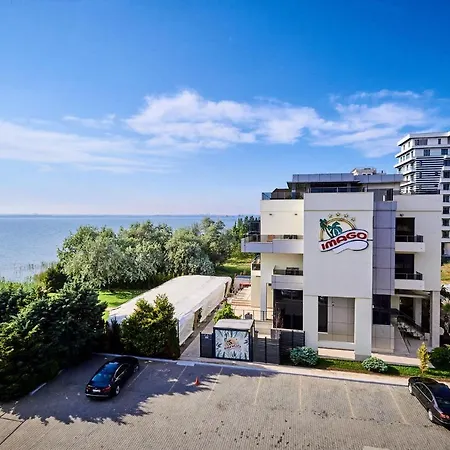 Zenia Lake View Mamaia